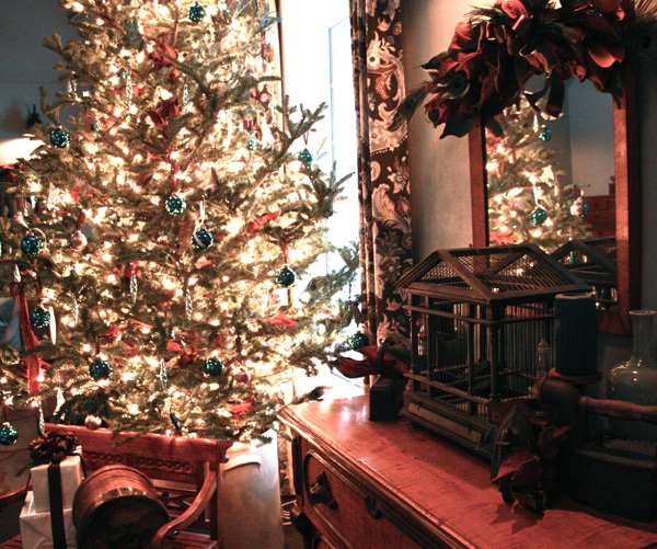 The Holidays at Hoop Top House, Cynthia Webers' living room decorated ...